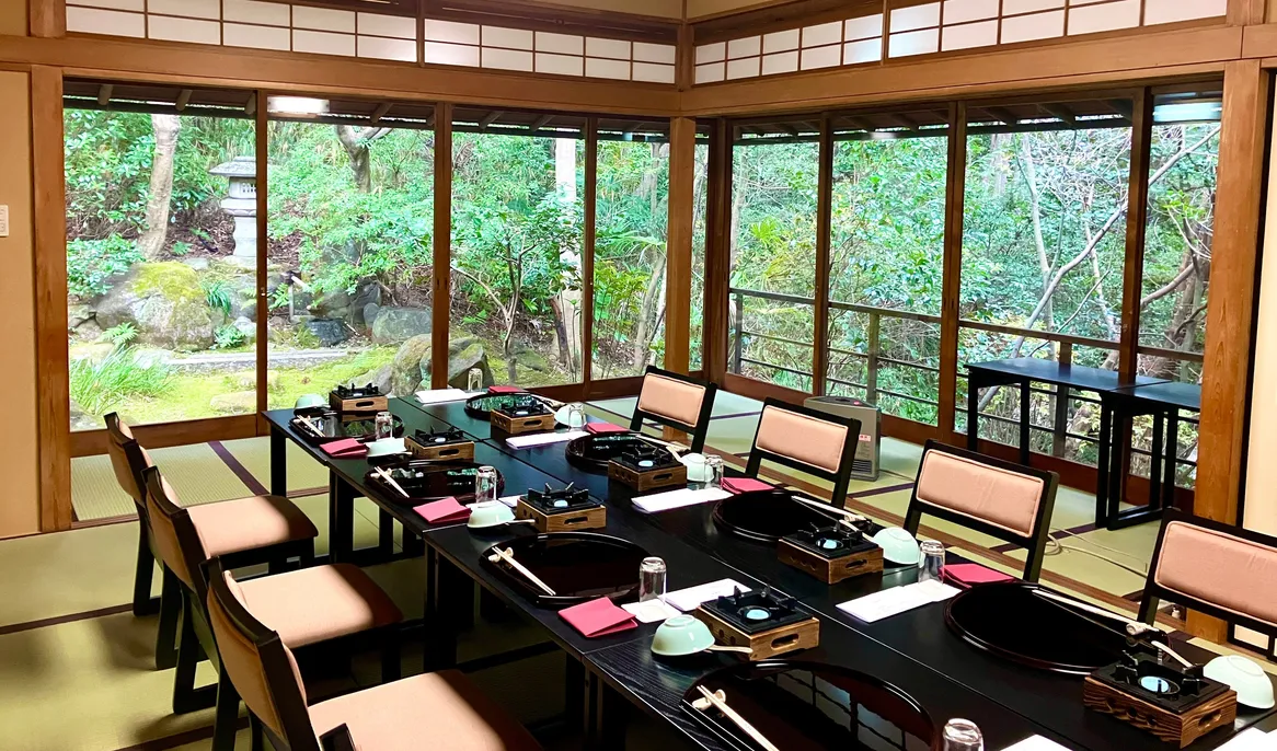 庭を望む和室の座敷席